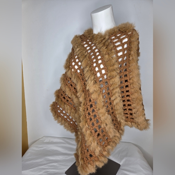 Neiman Marcus Brown Ponchi Wool and Cashmere with Rabbit Fur Trim - Picture 2 of 9